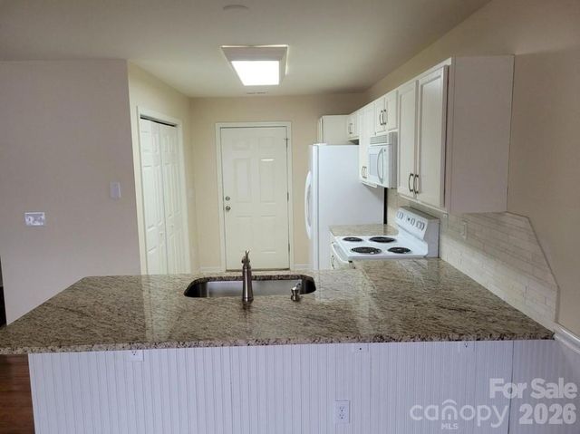 115 Edinburgh Court, Mount Holly, NC 28120