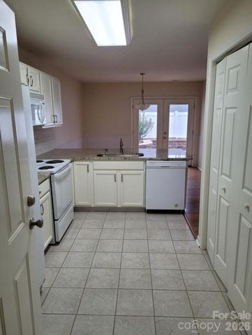 115 Edinburgh Court, Mount Holly, NC 28120