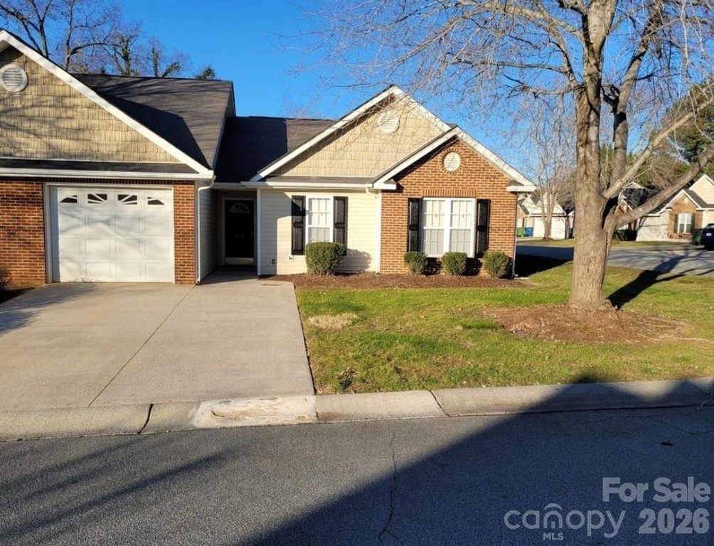 115 Edinburgh Court, Mount Holly, NC 28120
