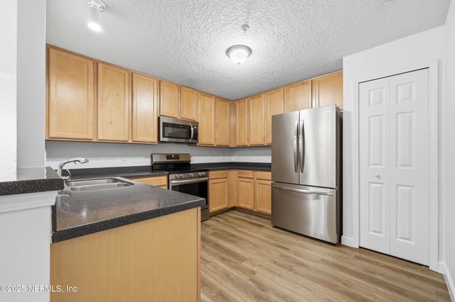 7057 SNOWY CANYON Drive 106, Jacksonville, FL 32256