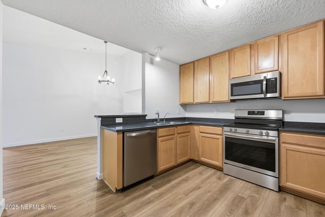 7057 SNOWY CANYON Drive 106, Jacksonville, FL 32256