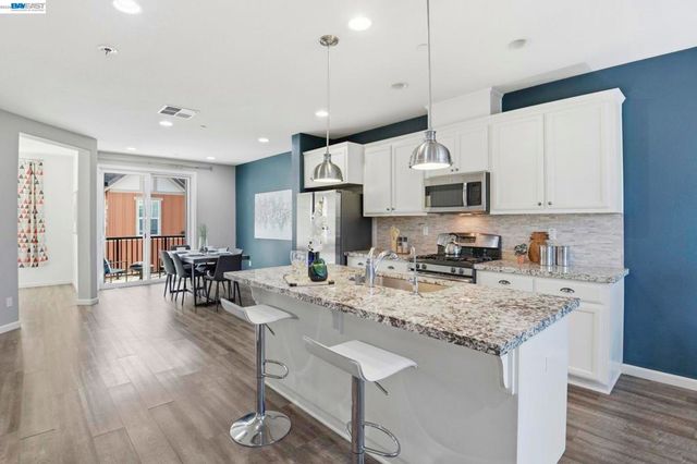2332 Carbondale Way, Dublin, CA 94568