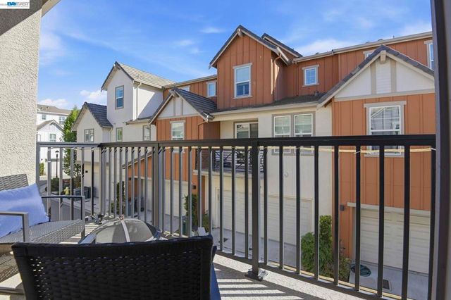 2332 Carbondale Way, Dublin, CA 94568