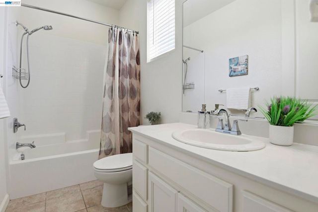 2332 Carbondale Way, Dublin, CA 94568