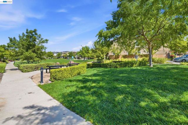 2332 Carbondale Way, Dublin, CA 94568