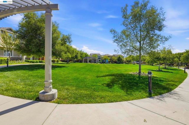 2332 Carbondale Way, Dublin, CA 94568