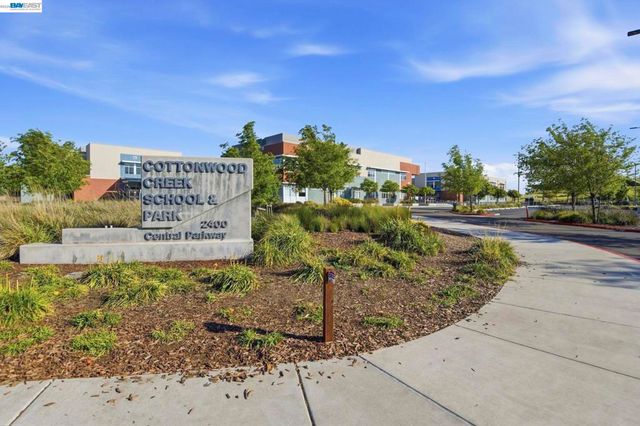 2332 Carbondale Way, Dublin, CA 94568