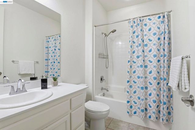 2332 Carbondale Way, Dublin, CA 94568