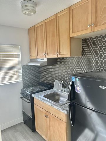 120 SW Grimaldo Terrace, Port St. Lucie, FL 34984