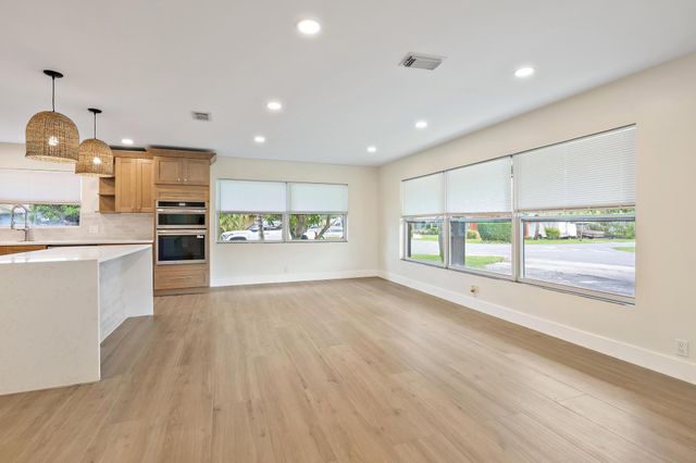117 SE 22nd Avenue, Boynton Beach, FL 33435