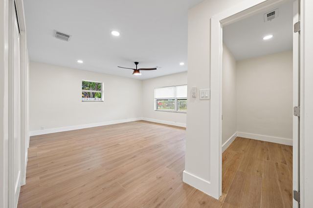 117 SE 22nd Avenue, Boynton Beach, FL 33435