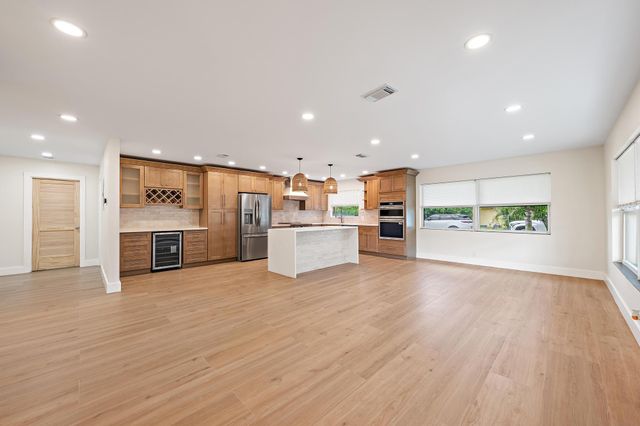 117 SE 22nd Avenue, Boynton Beach, FL 33435