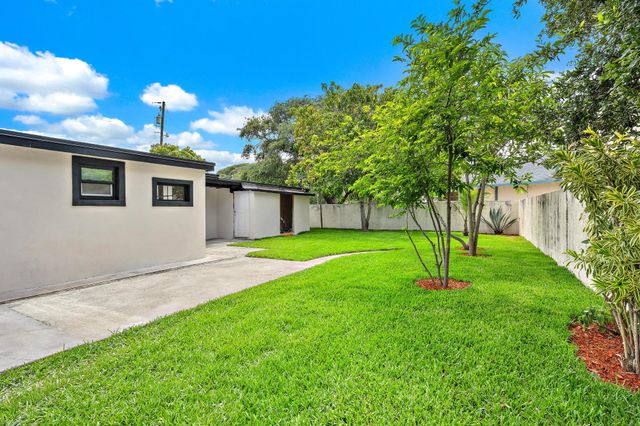 117 SE 22nd Avenue, Boynton Beach, FL 33435