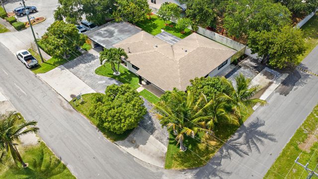 117 SE 22nd Avenue, Boynton Beach, FL 33435