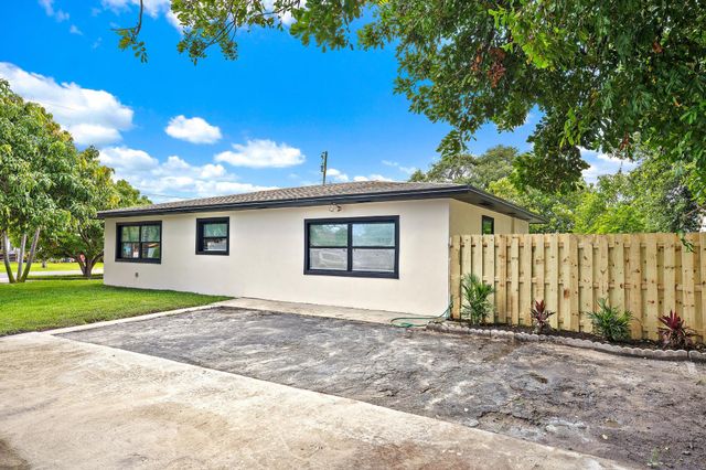 117 SE 22nd Avenue, Boynton Beach, FL 33435