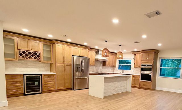 117 SE 22nd Avenue, Boynton Beach, FL 33435