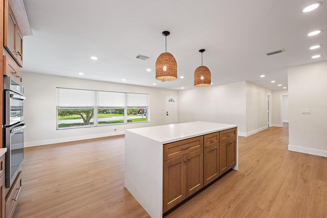 117 SE 22nd Avenue, Boynton Beach, FL 33435