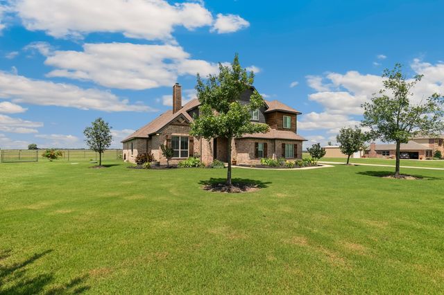 2011 Twin Creeks Circle, Pilot Point, TX 76258