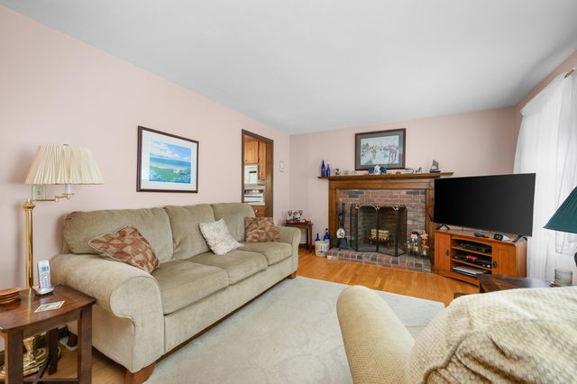 20 Bray Farm Road S, Yarmouth Port, MA 02675