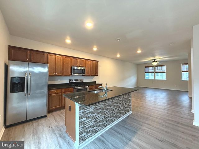 189 MAGELLAN DR, Martinsburg, WV 25404