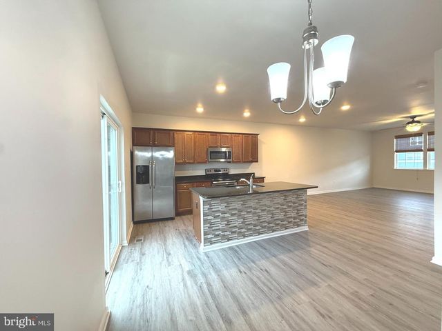 189 MAGELLAN DR, Martinsburg, WV 25404