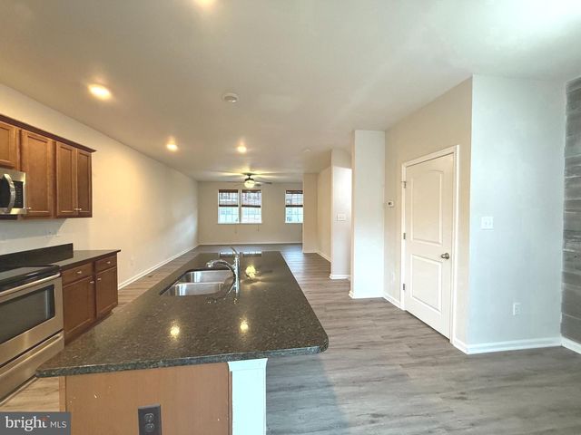 189 MAGELLAN DR, Martinsburg, WV 25404