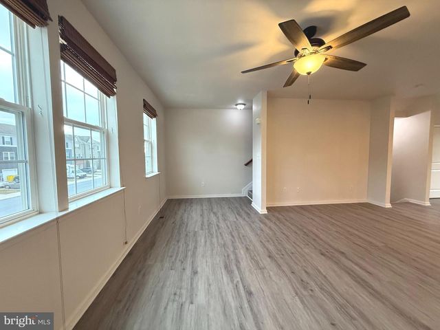 189 MAGELLAN DR, Martinsburg, WV 25404