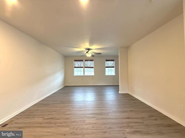 189 MAGELLAN DR, Martinsburg, WV 25404