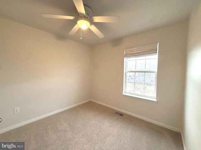 189 MAGELLAN DR, Martinsburg, WV 25404