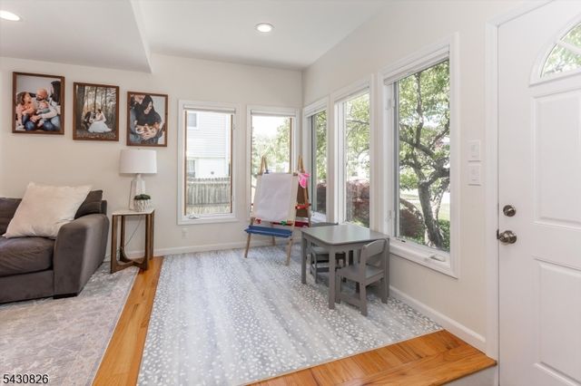 20 Beechwood Rd, Florham Park Boro, NJ 07932