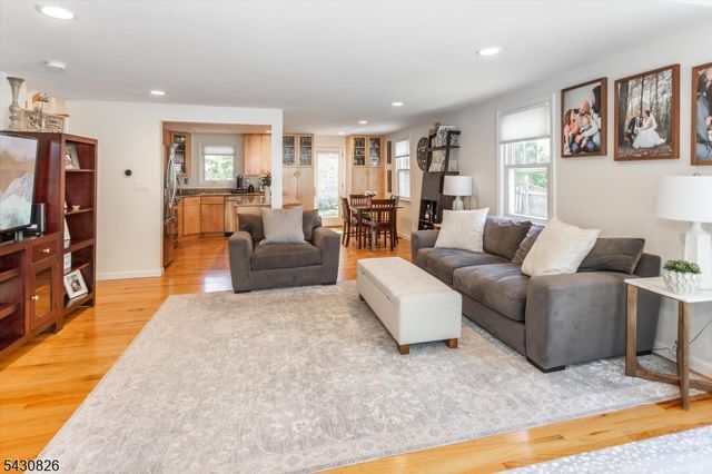 20 Beechwood Rd, Florham Park Boro, NJ 07932