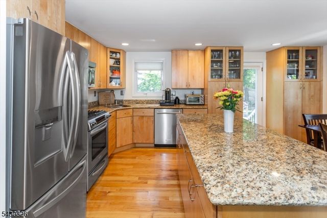20 Beechwood Rd, Florham Park Boro, NJ 07932