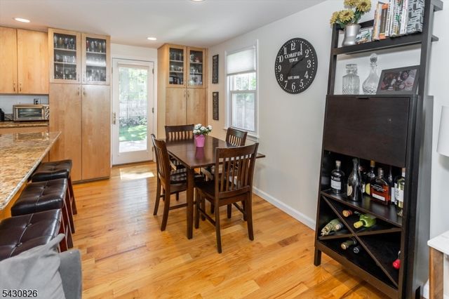 20 Beechwood Rd, Florham Park Boro, NJ 07932