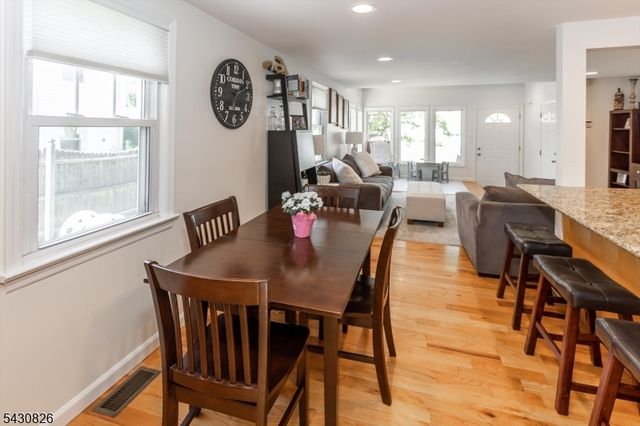 20 Beechwood Rd, Florham Park Boro, NJ 07932