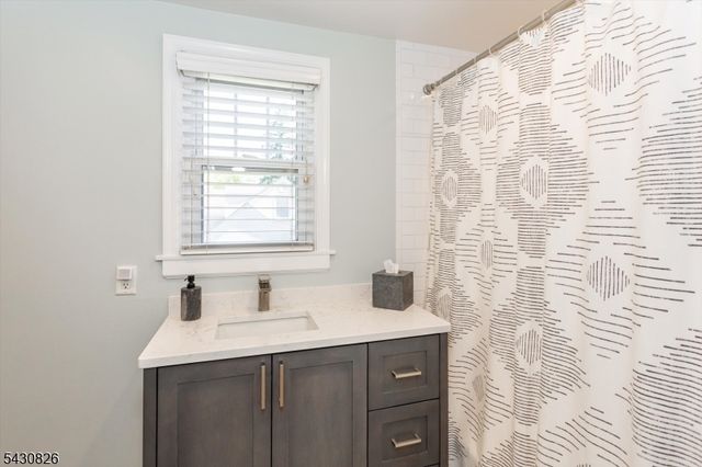 20 Beechwood Rd, Florham Park Boro, NJ 07932