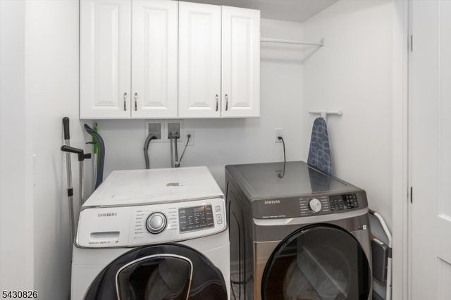 20 Beechwood Rd, Florham Park Boro, NJ 07932