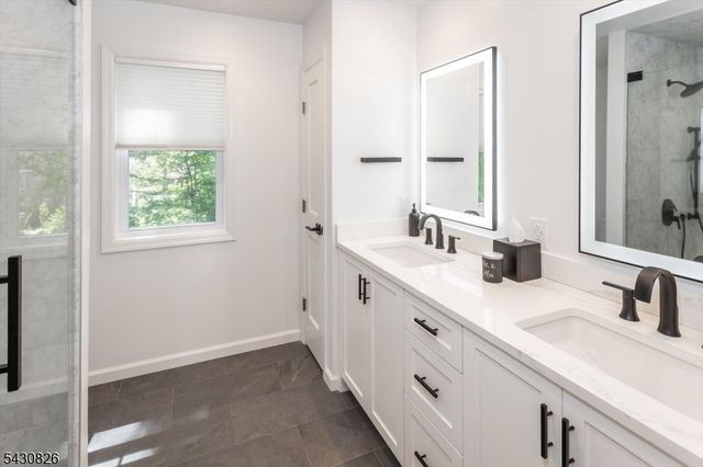 20 Beechwood Rd, Florham Park Boro, NJ 07932