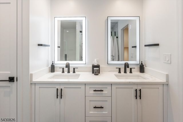 20 Beechwood Rd, Florham Park Boro, NJ 07932