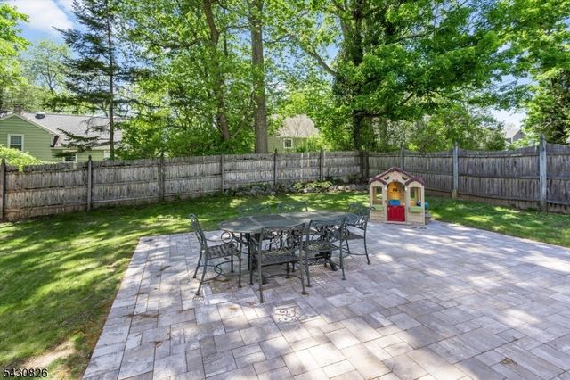 20 Beechwood Rd, Florham Park Boro, NJ 07932