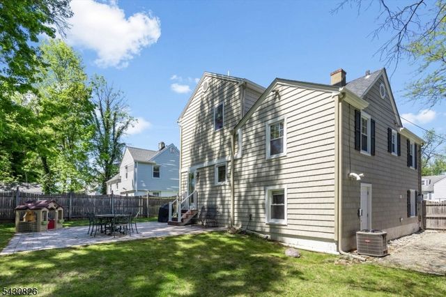 20 Beechwood Rd, Florham Park Boro, NJ 07932