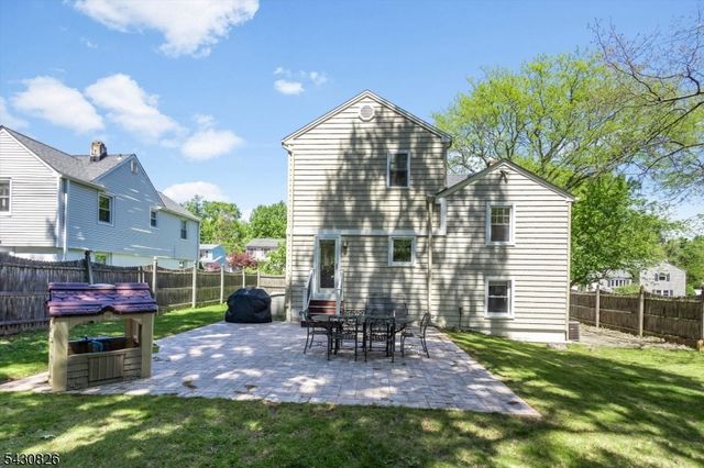 20 Beechwood Rd, Florham Park Boro, NJ 07932