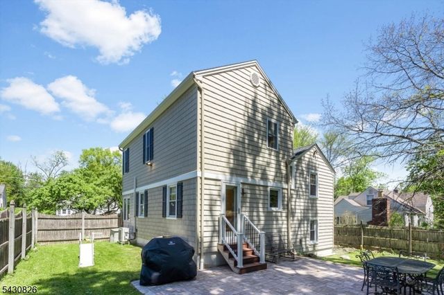 20 Beechwood Rd, Florham Park Boro, NJ 07932