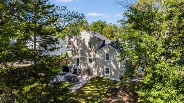 20 Beechwood Rd, Florham Park Boro, NJ 07932
