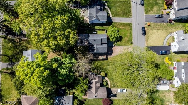 20 Beechwood Rd, Florham Park Boro, NJ 07932