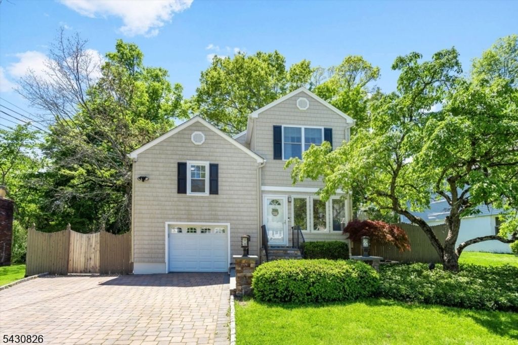 20 Beechwood Rd, Florham Park Boro, NJ 07932