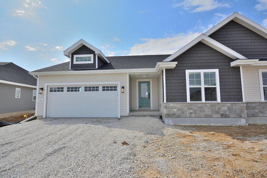 1057 Elderberry ROAD, Oconomowoc, WI 53066