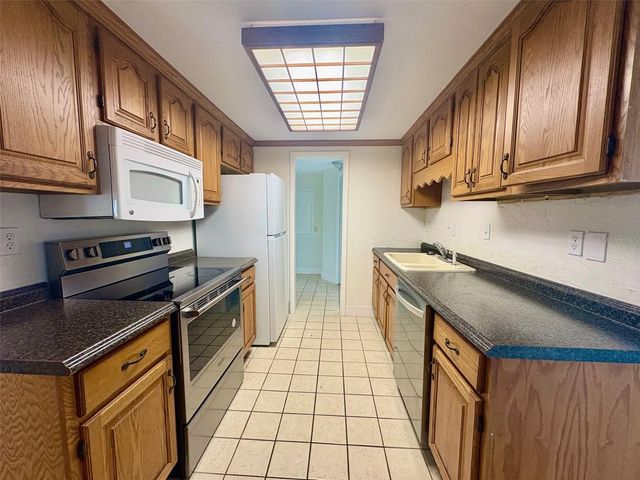 605 BARNES PARKWAY, Nokomis, FL 34275