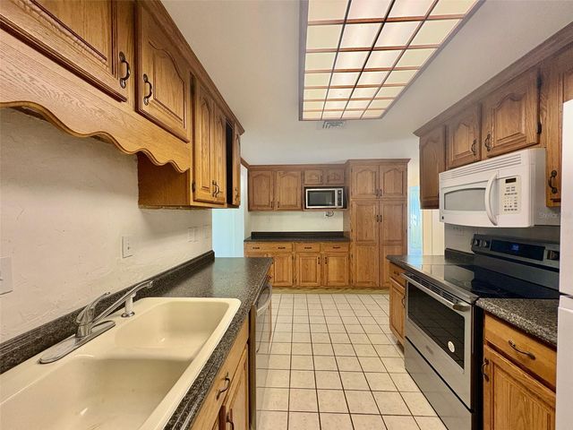 605 BARNES PARKWAY, Nokomis, FL 34275