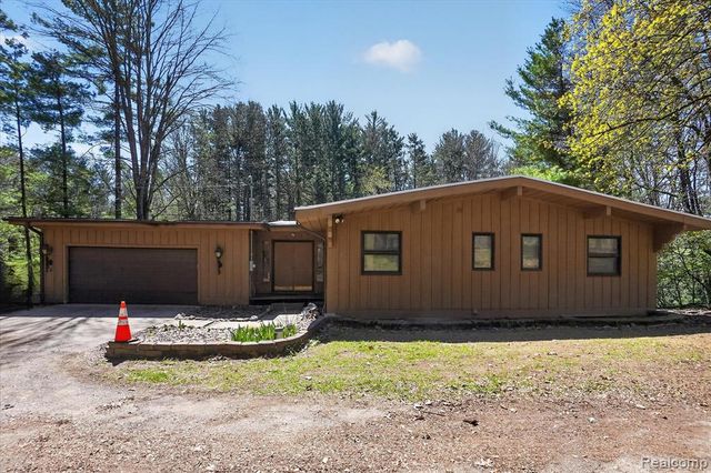 3301 Jewell Road, Howell, MI 48843