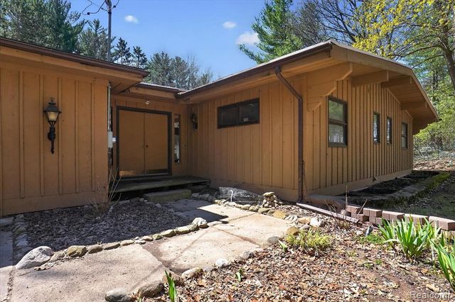 3301 Jewell Road, Howell, MI 48843